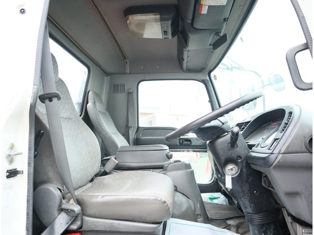 いすゞフォワードユニック4段中型（4t）[写真28]