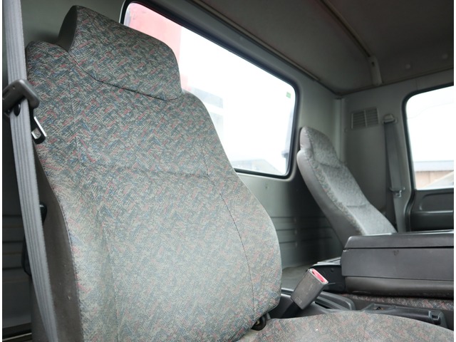 いすゞフォワードユニック4段中型（4t）[写真29]