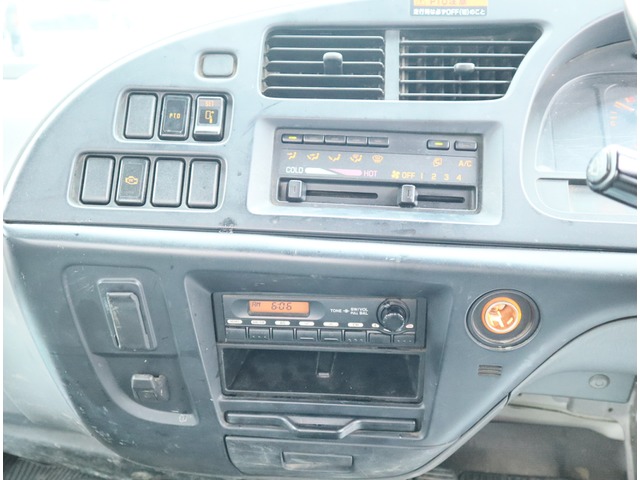 いすゞフォワードユニック4段中型（4t）[写真30]