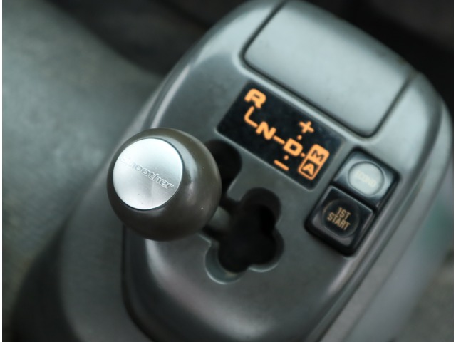 いすゞフォワードユニック4段中型（4t）[写真32]