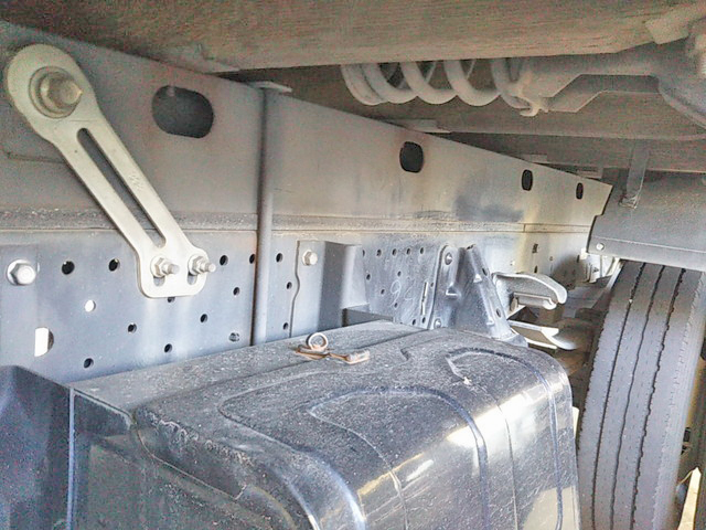 いすゞエルフ平ボディ小型（2t・3t）[写真16]