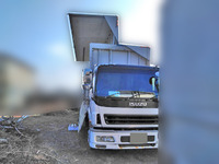 いすゞギガアルミウイング大型（10t）[写真02]