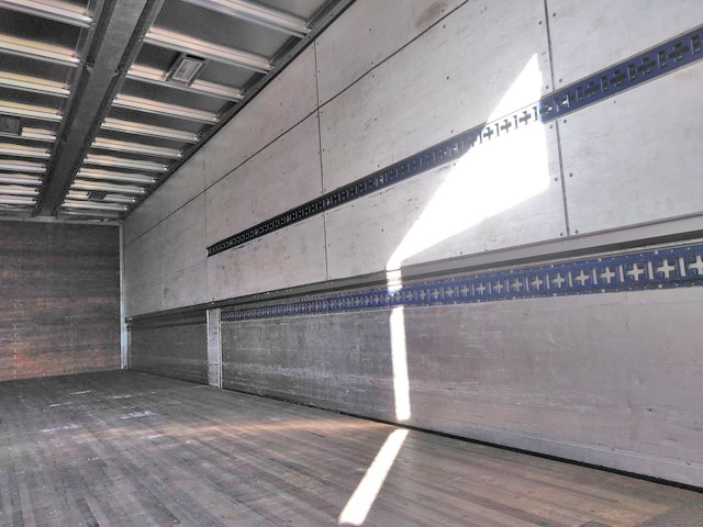 いすゞギガアルミウイング大型（10t）[写真05]