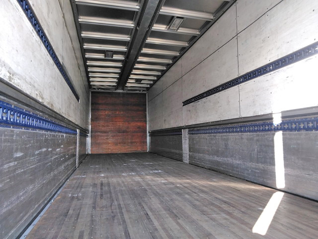 いすゞギガアルミウイング大型（10t）[写真07]