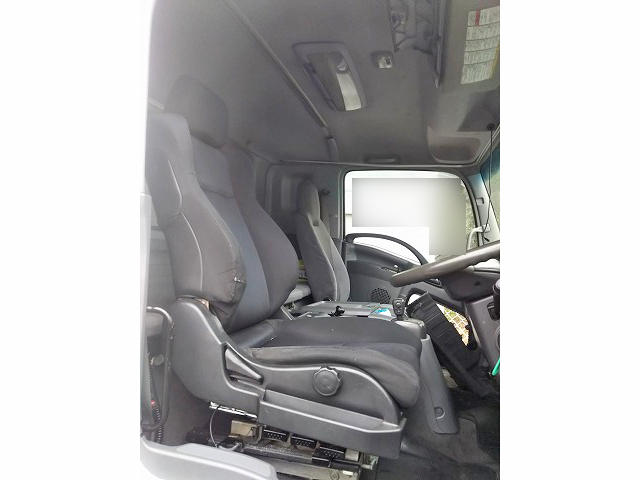 いすゞフォワードアルミウイング増トン（6t・8t）[写真19]