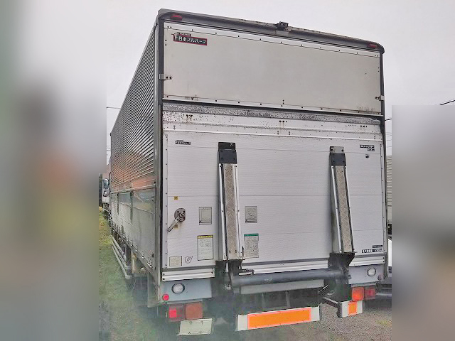 いすゞフォワードアルミウイング増トン（6t・8t）[写真02]