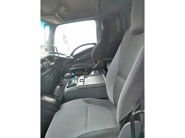 いすゞフォワードアルミウイング増トン（6t・8t）[写真21]