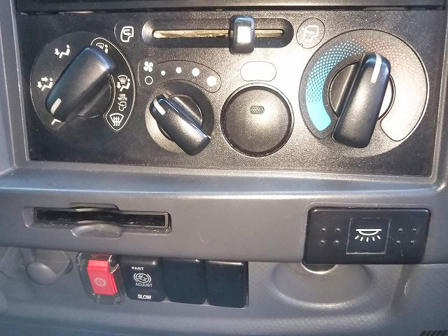 いすゞフォワードアルミウイング増トン（6t・8t）[写真28]