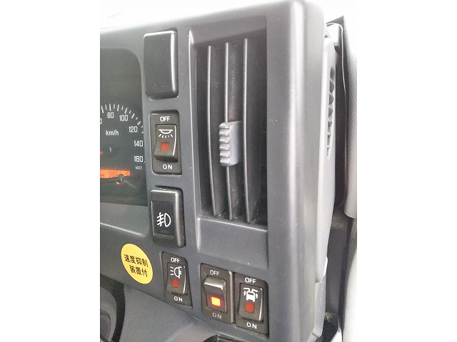 いすゞフォワードアルミウイング増トン（6t・8t）[写真31]