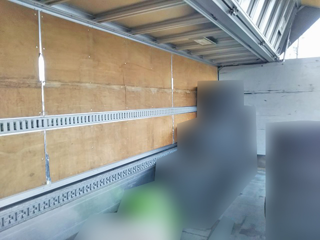 いすゞフォワードアルミウイング増トン（6t・8t）[写真06]