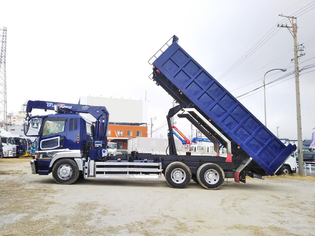 三菱ふそうスーパーグレートダンプ・クレーン付大型（10t）[写真10]