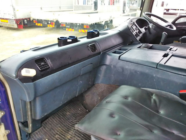 三菱ふそうスーパーグレートダンプ・クレーン付大型（10t）[写真29]