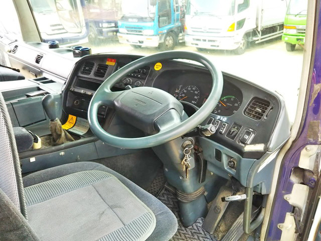 三菱ふそうスーパーグレートダンプ・クレーン付大型（10t）[写真32]