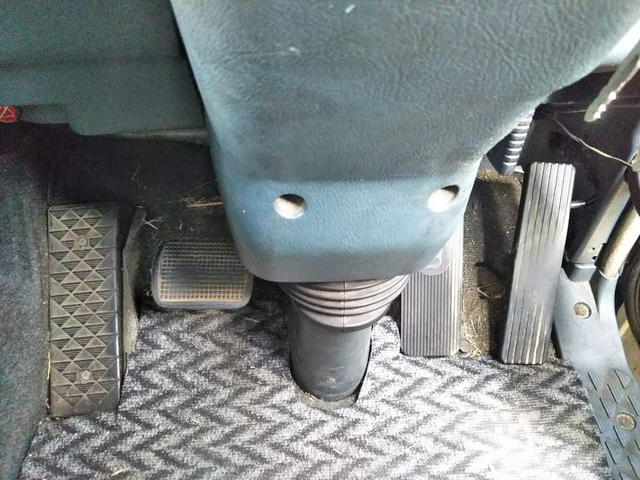 三菱ふそうスーパーグレートダンプ・クレーン付大型（10t）[写真36]