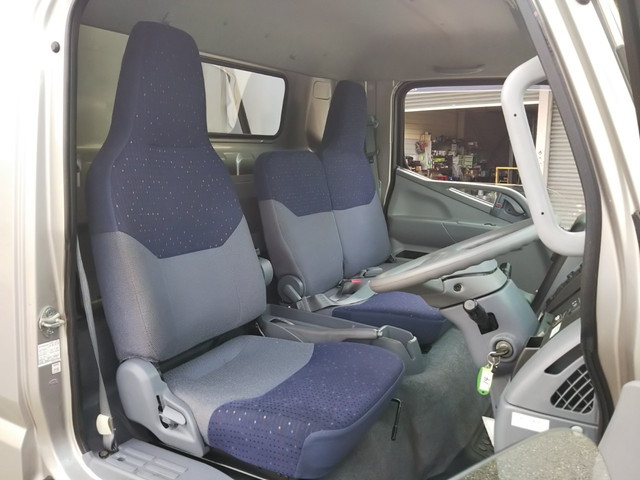 三菱ふそうキャンターアルミウイング小型（2t・3t）[写真33]