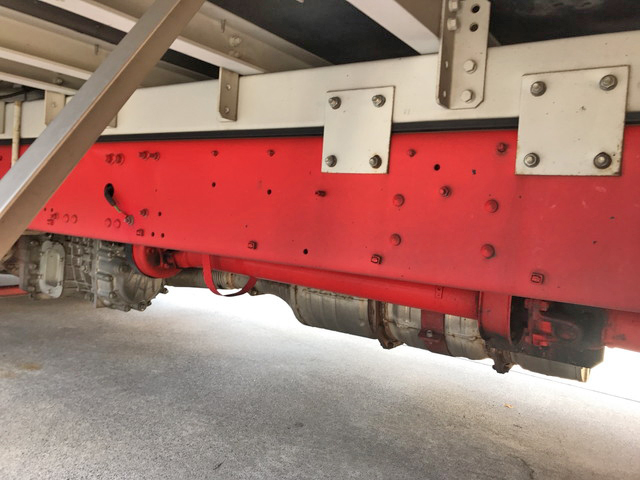 三菱ふそうファイター冷蔵冷凍ウイング中型（4t）[写真13]