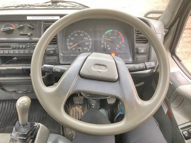 三菱ふそうキャンタークレーン3段小型（2t・3t）[写真23]