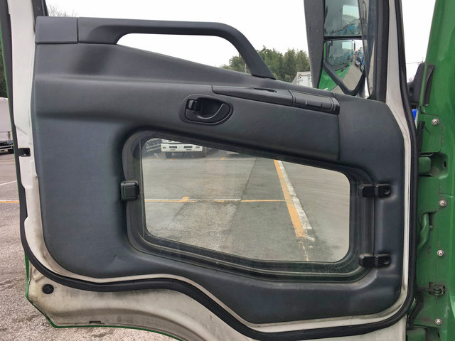 三菱ふそうスーパーグレートJRコンテナ専用車大型（10t）[写真25]