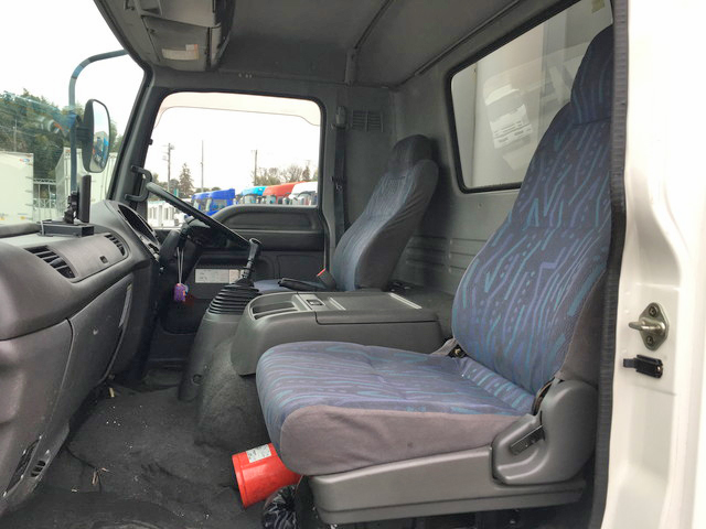 いすゞフォワードアルミウイング中型（4t）[写真28]