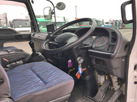 いすゞフォワードアルミウイング中型（4t）[写真32]