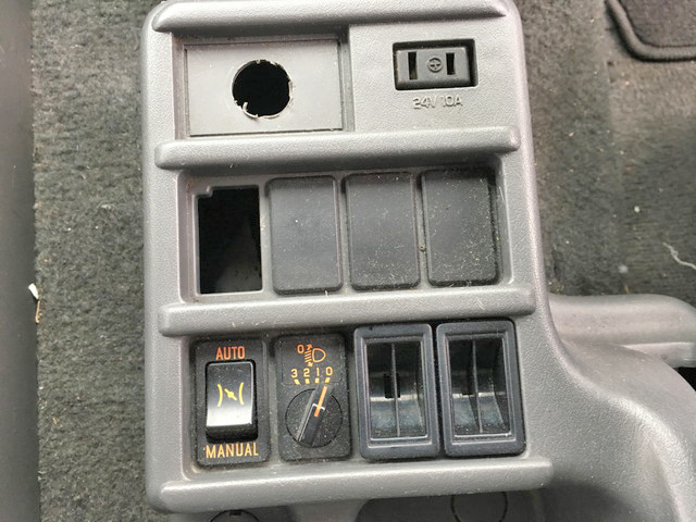 いすゞフォワードアルミウイング中型（4t）[写真39]