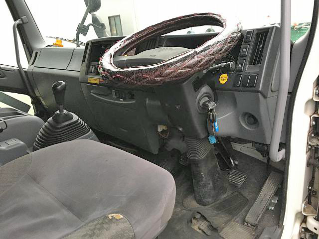 いすゞフォワードユニック5段増トン（6t・8t）[写真30]