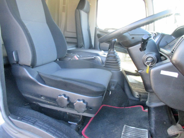 日野レンジャーアルミウイング中型（4t）[写真30]