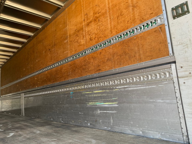 三菱ふそうスーパーグレートアルミウイング大型（10t）[写真11]