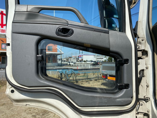 三菱ふそうスーパーグレートアルミウイング大型（10t）[写真26]