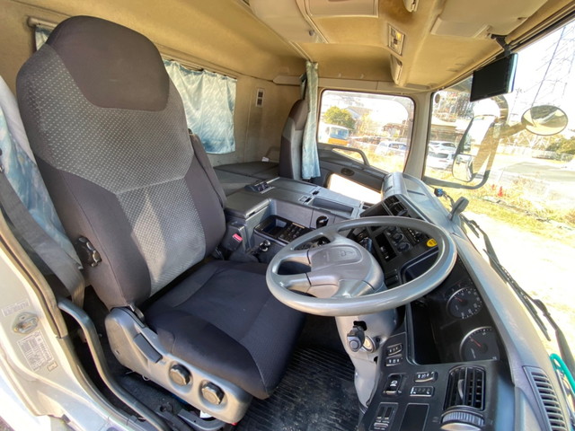 三菱ふそうスーパーグレートアルミウイング大型（10t）[写真29]