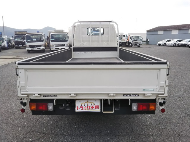 トヨタトヨエース平ボディ小型（2t・3t）[写真09]