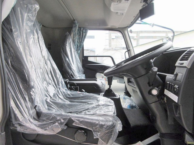 三菱ふそうファイターアルミウイング増トン（6t・8t）[写真14]