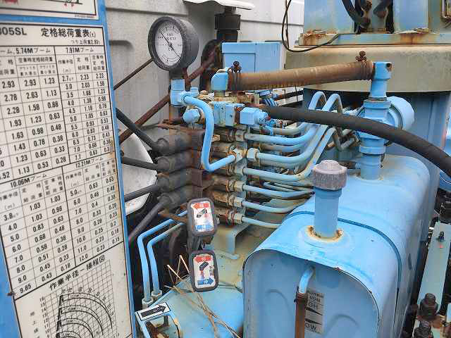 いすゞフォワードセルフクレーン5段中型（4t）[写真12]