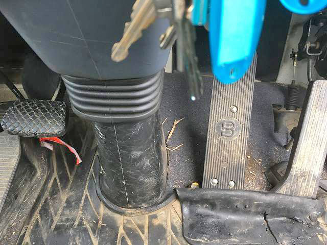 いすゞフォワードセルフクレーン5段中型（4t）[写真35]