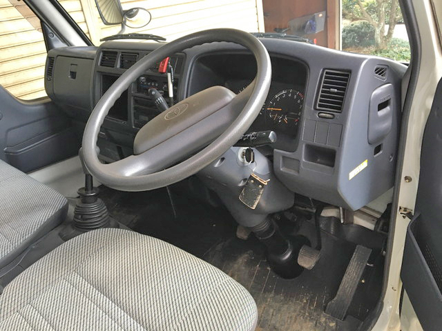 トヨタハイエース平ボディ小型（2t・3t）[写真18]