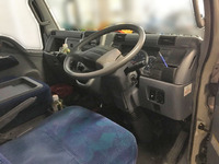 三菱ふそうキャンターガッツ平ボディ小型（2t・3t）[写真17]