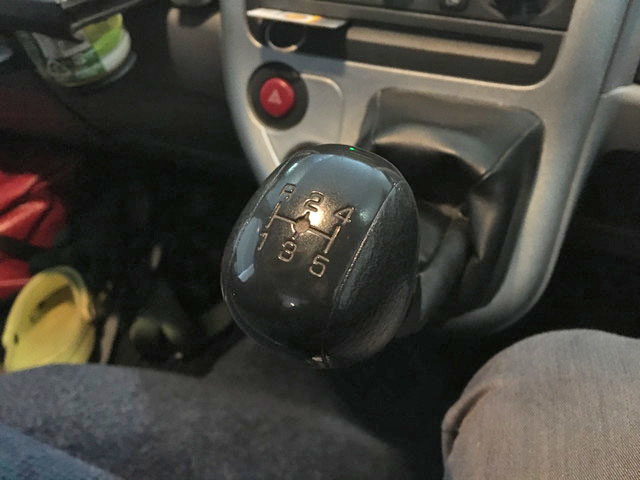 三菱ふそうキャンターガッツ平ボディ小型（2t・3t）[写真19]