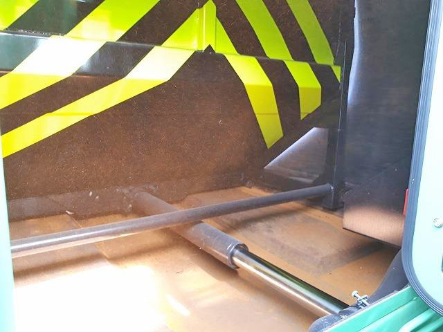 UDトラックスコンドルパッカー車（塵芥車）小型（2t・3t）[写真09]