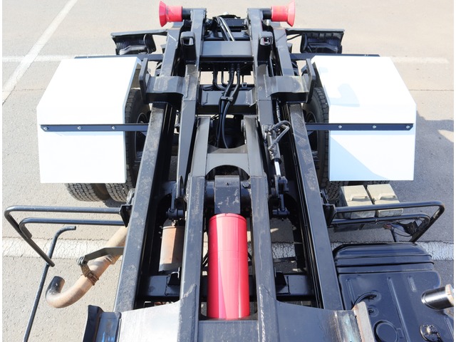 いすゞフォワードアームロール中型（4t）[写真13]