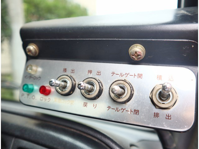 いすゞエルフパッカー車（塵芥車）小型（2t・3t）[写真38]