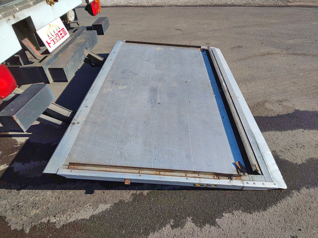 日野レンジャー冷蔵冷凍ウイング増トン（6t・8t）[写真11]