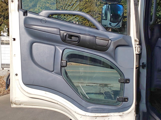 日野レンジャー冷蔵冷凍ウイング増トン（6t・8t）[写真26]