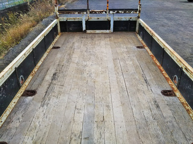 いすゞフォワードユニック4段中型（4t）[写真10]