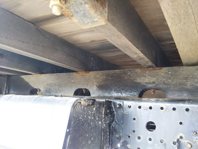 いすゞフォワードユニック4段中型（4t）[写真20]