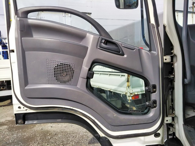 いすゞフォワードユニック4段中型（4t）[写真27]