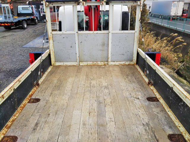 いすゞフォワードユニック4段中型（4t）[写真09]