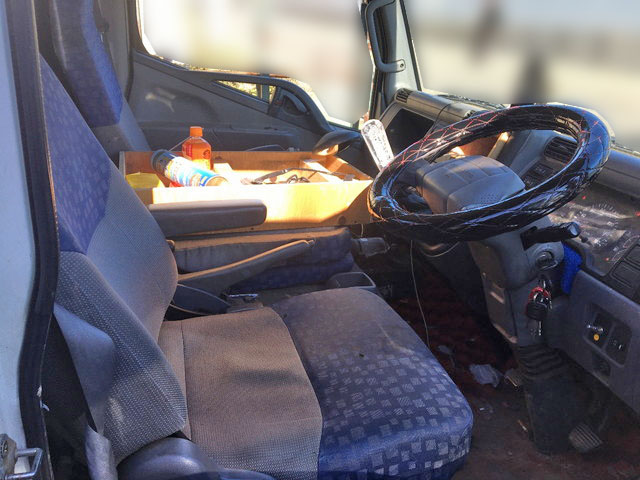 三菱ふそうキャンター平ボディ小型（2t・3t）[写真17]