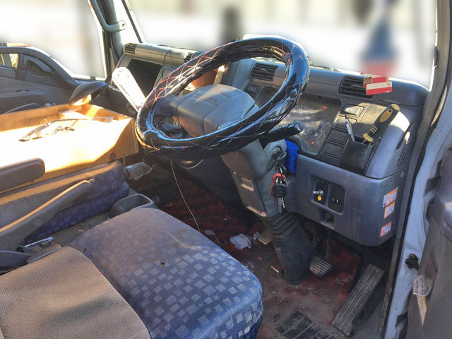 三菱ふそうキャンター平ボディ小型（2t・3t）[写真18]