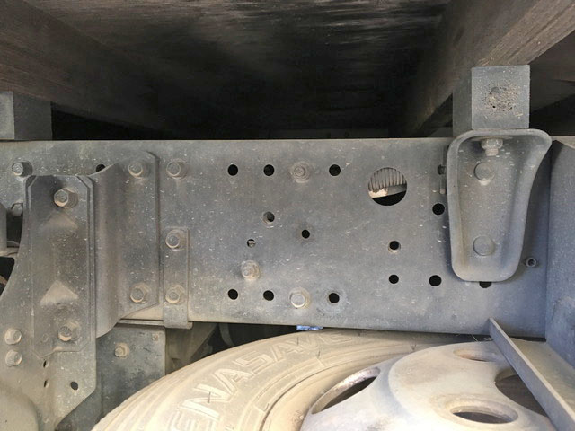 三菱ふそうキャンター平ボディ小型（2t・3t）[写真08]