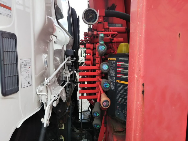 日野レンジャーセルフクレーン4段増トン（6t・8t）[写真12]